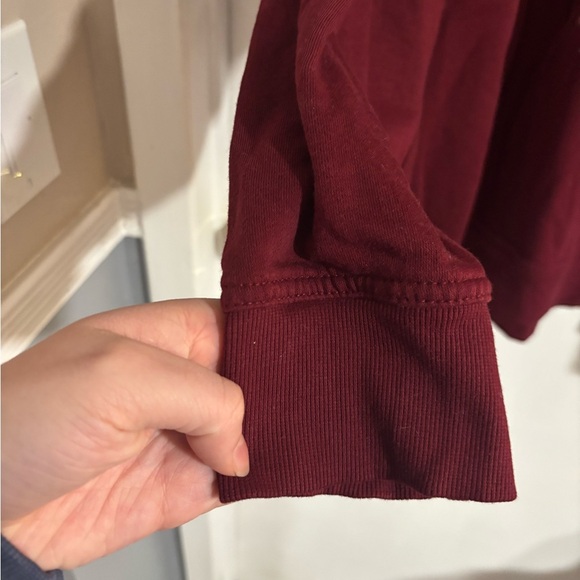 GAP Women's Burgundy Logo Sweatshirt - Picture 4 of 11